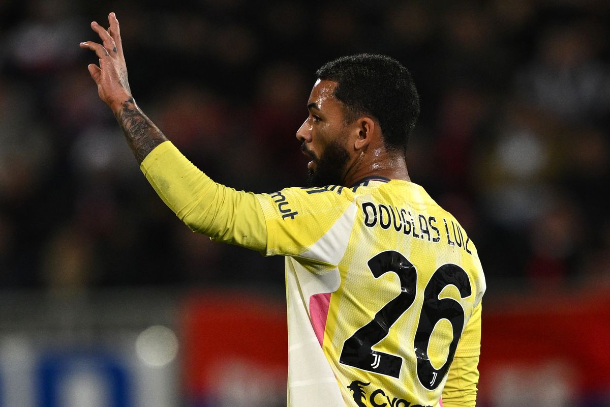 Douglas Luiz di Tengah Rumor Como, Wawasan Fabrizio Romano tentang Masa Depan